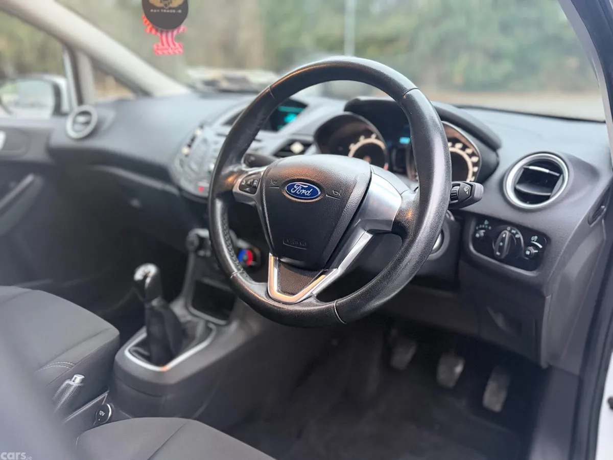 Ford Fiesta Hatchback, Petrol, 2015, White
