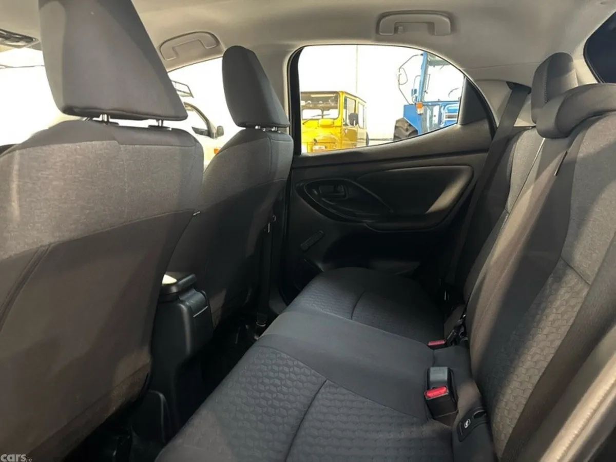 Toyota Yaris Hatchback, Petrol Hybrid, 2023, Black