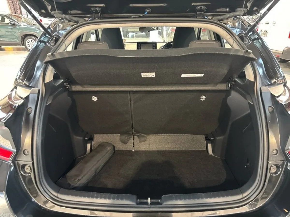 Toyota Yaris Hatchback, Petrol Hybrid, 2023, Black