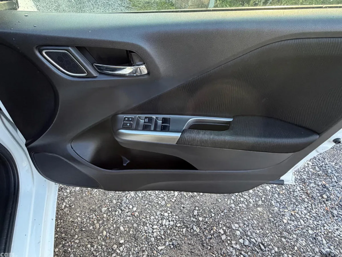 Honda Grace Saloon, Petrol Hybrid, 2015, White