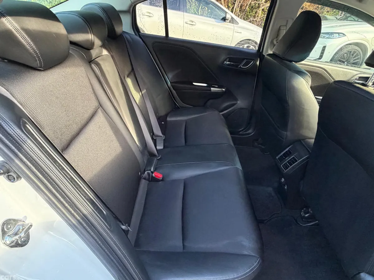 Honda Grace Saloon, Petrol Hybrid, 2015, White
