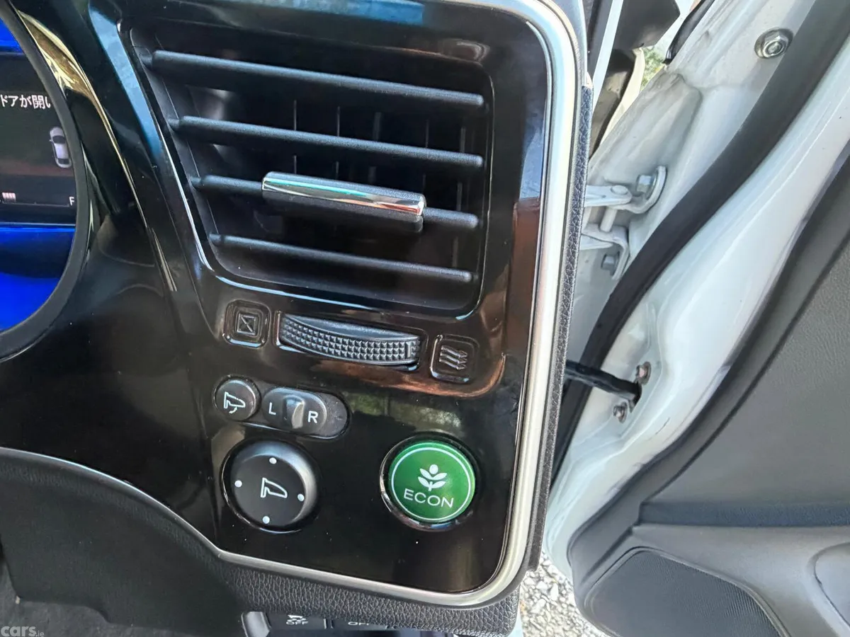 Honda Grace Saloon, Petrol Hybrid, 2015, White