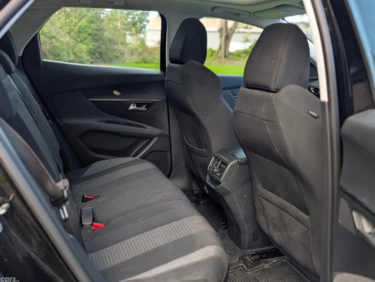 Peugeot 3008 MPV, Petrol, 2018, Black