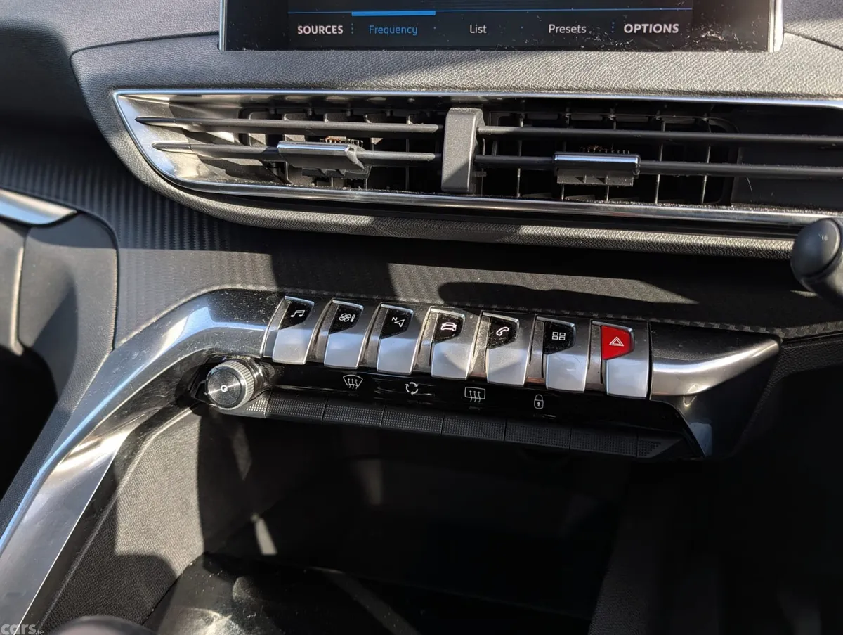 Peugeot 3008 MPV, Petrol, 2018, Black