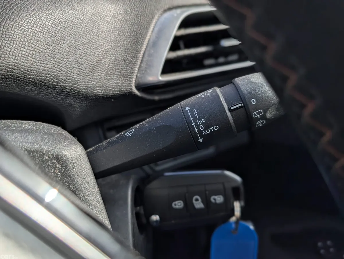 Peugeot 3008 MPV, Petrol, 2018, Black