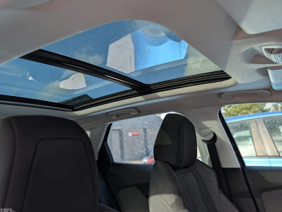 Peugeot 3008 MPV, Petrol, 2018, Black