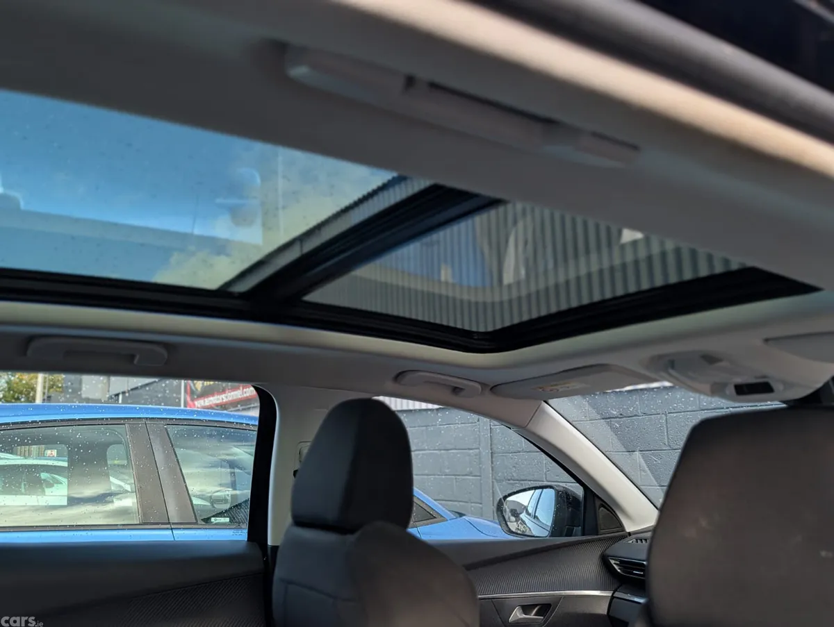 Peugeot 3008 MPV, Petrol, 2018, Black
