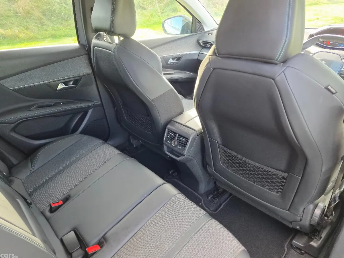 Peugeot 3008 MPV, Diesel, 2022, Grey