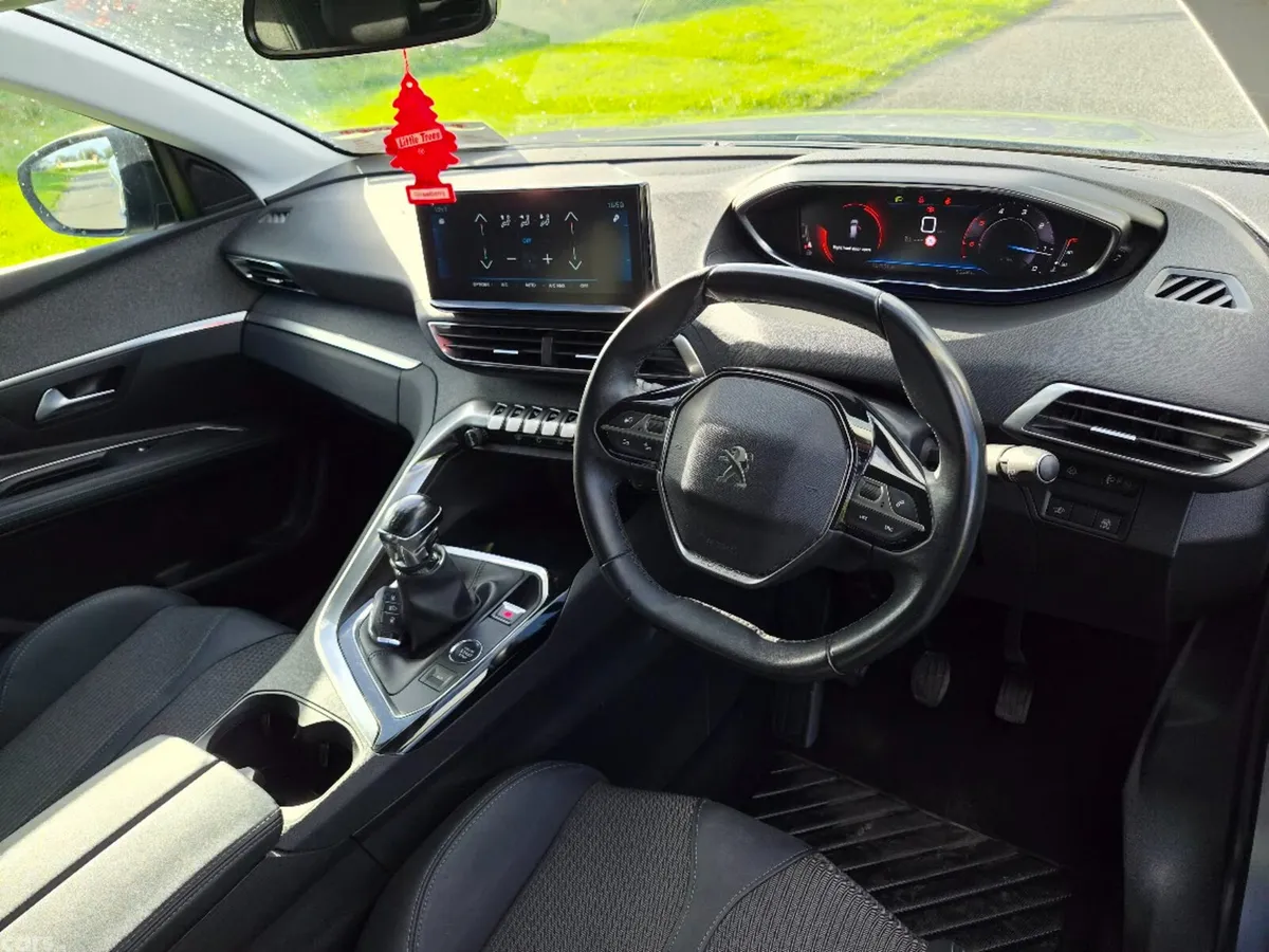Peugeot 3008 MPV, Diesel, 2022, Grey