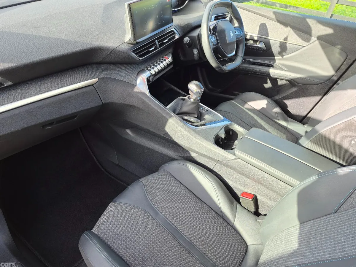 Peugeot 3008 MPV, Diesel, 2022, Grey