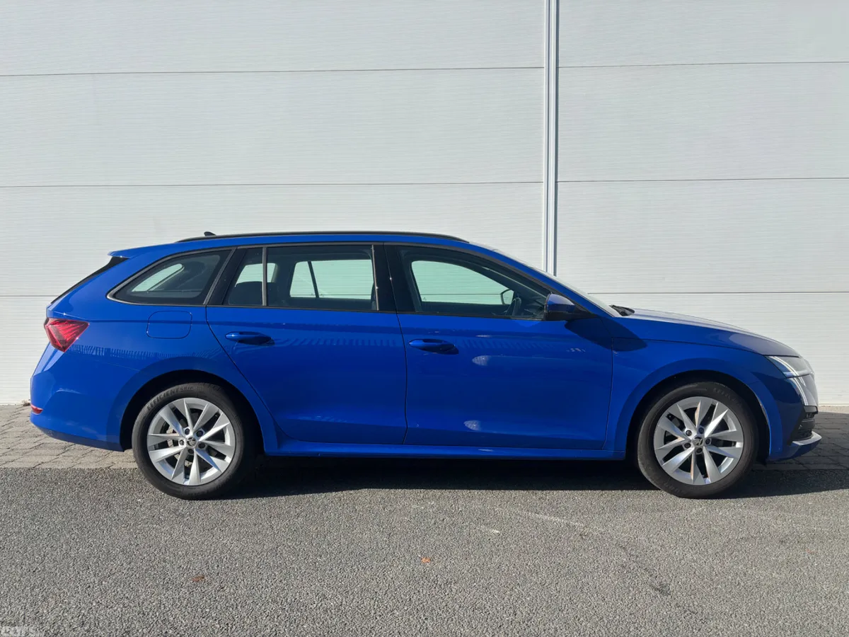 Skoda Octavia Estate, Petrol, 2023, Blue