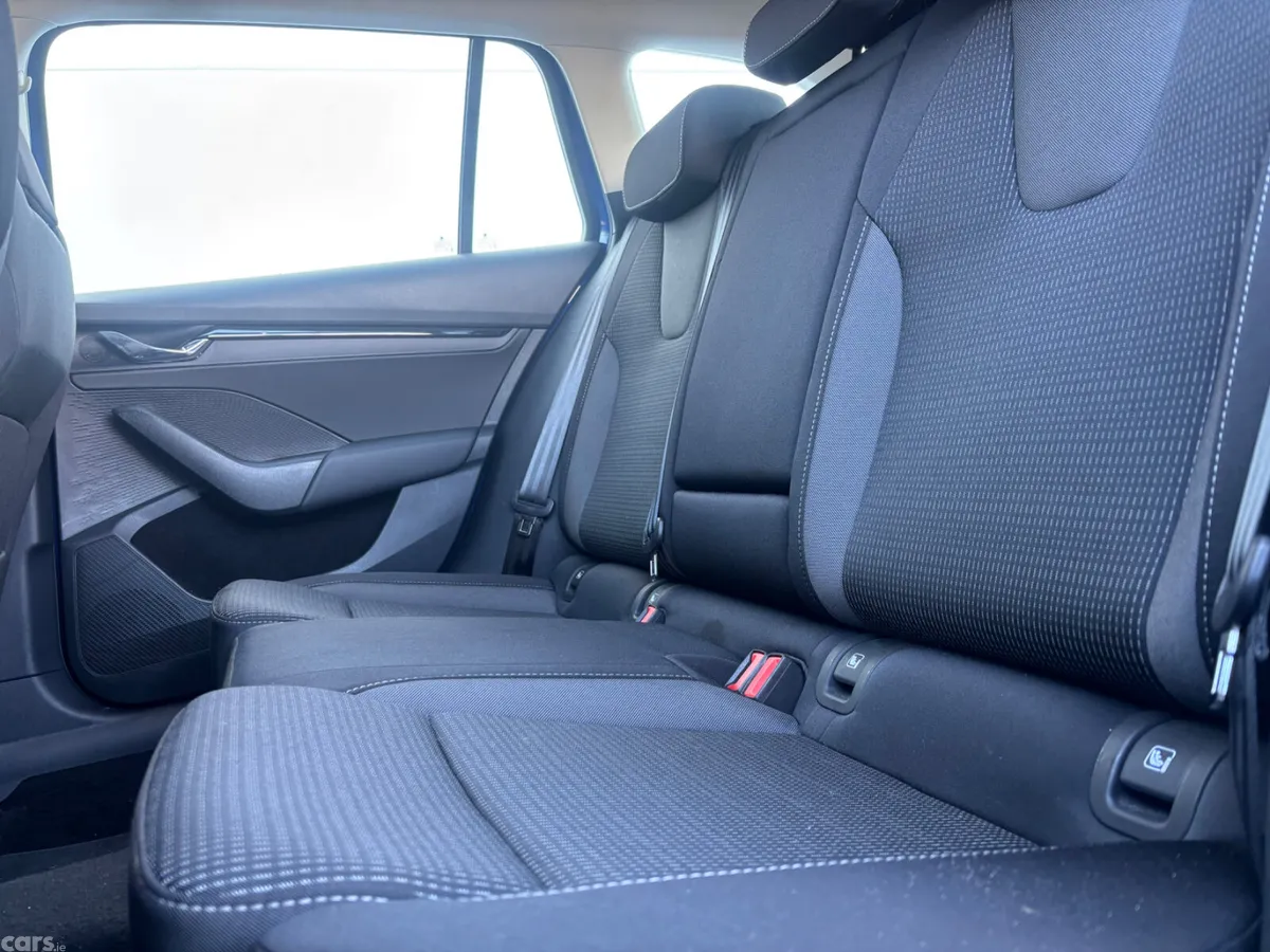 Skoda Octavia Estate, Petrol, 2023, Blue