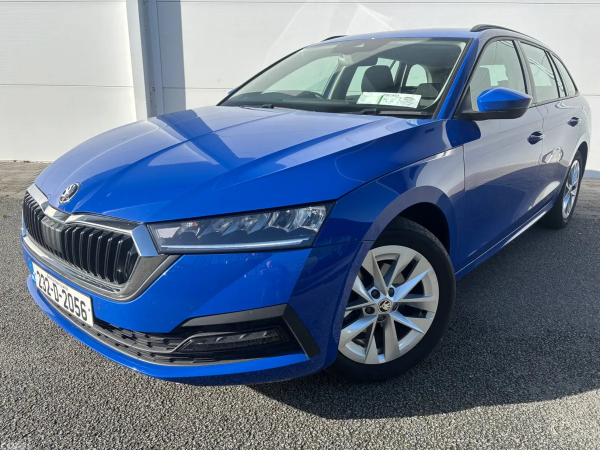 Skoda Octavia Estate, Petrol, 2023, Blue