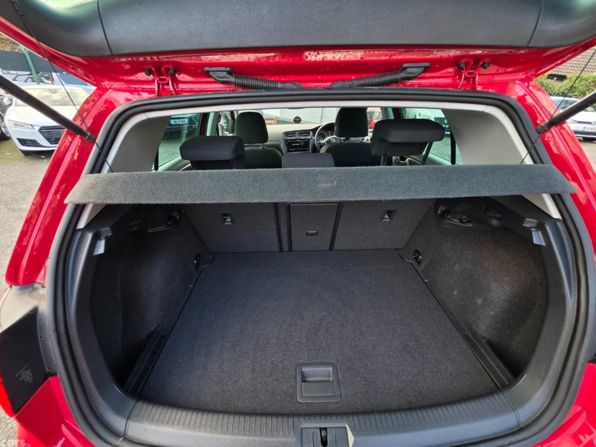 Volkswagen Golf Hatchback, Petrol, 2017, Red