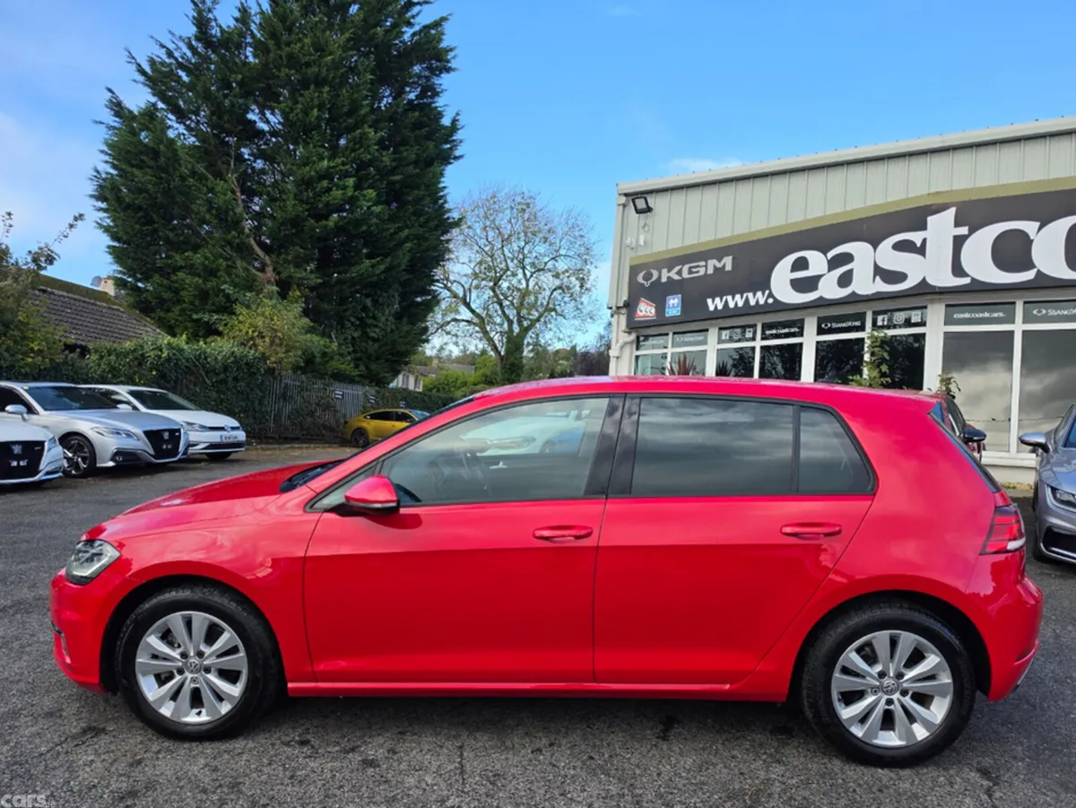 Volkswagen Golf Hatchback, Petrol, 2017, Red
