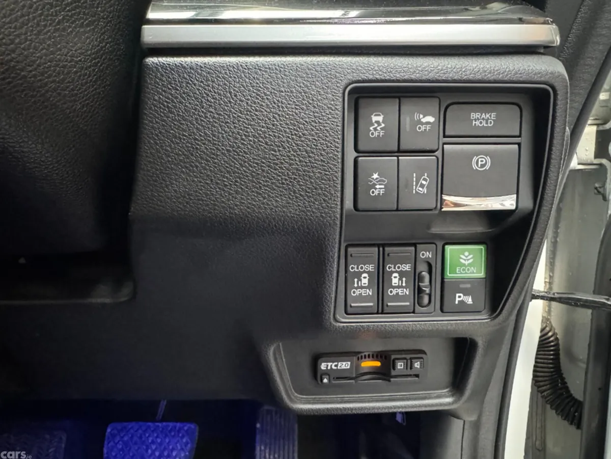 Honda Odyssey MPV, Petrol Hybrid, 2019, White