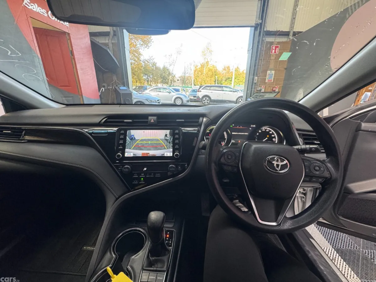Toyota Camry Saloon, Petrol Hybrid, 2021, Silver