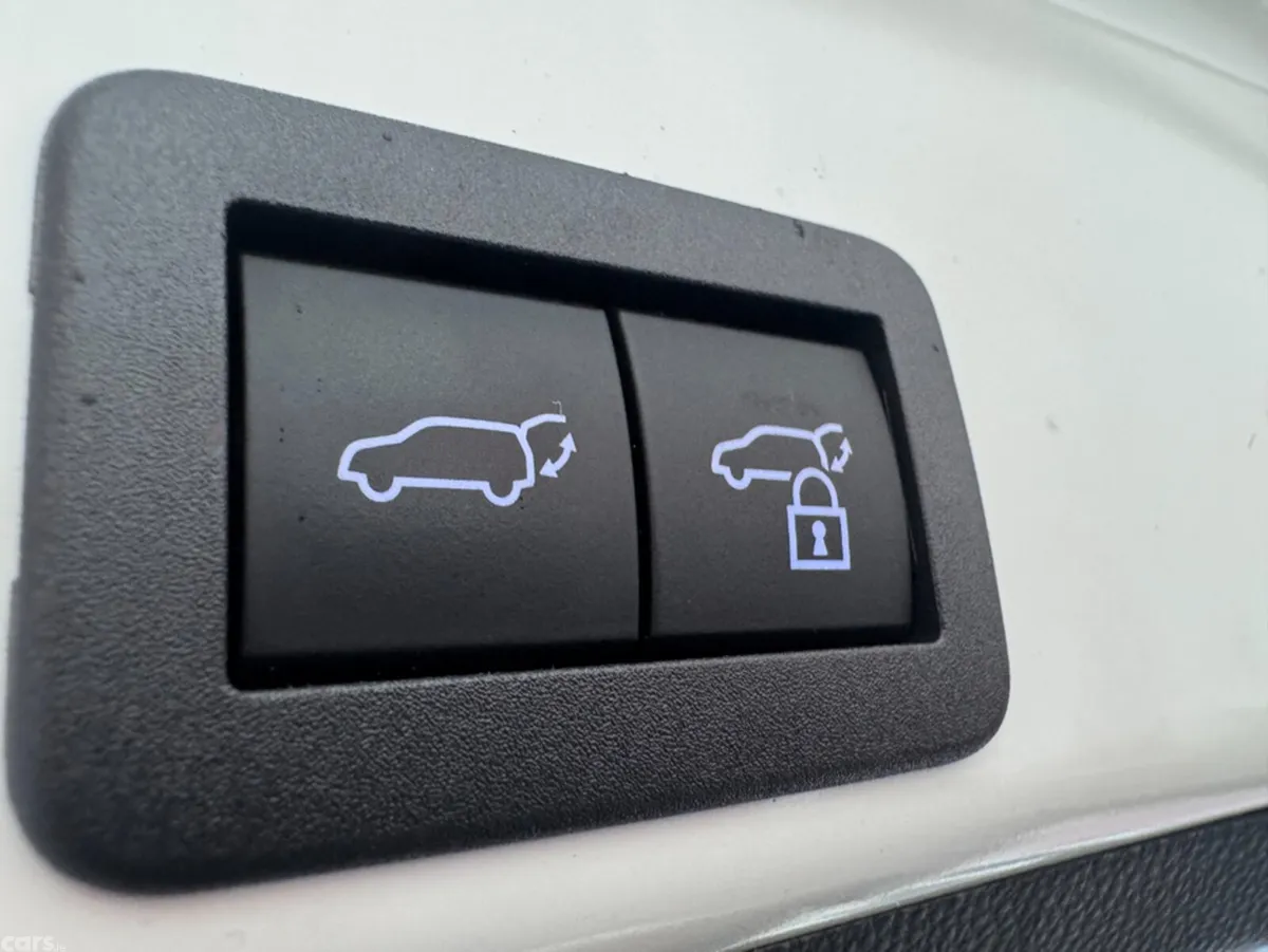 Toyota Yaris Cross SUV, Petrol Hybrid, 2021, White