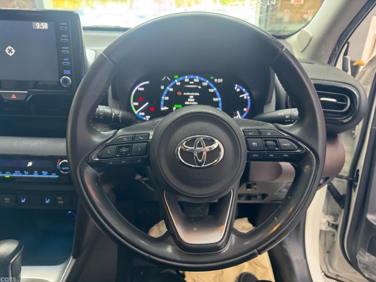 Toyota Yaris Cross SUV, Petrol Hybrid, 2021, White