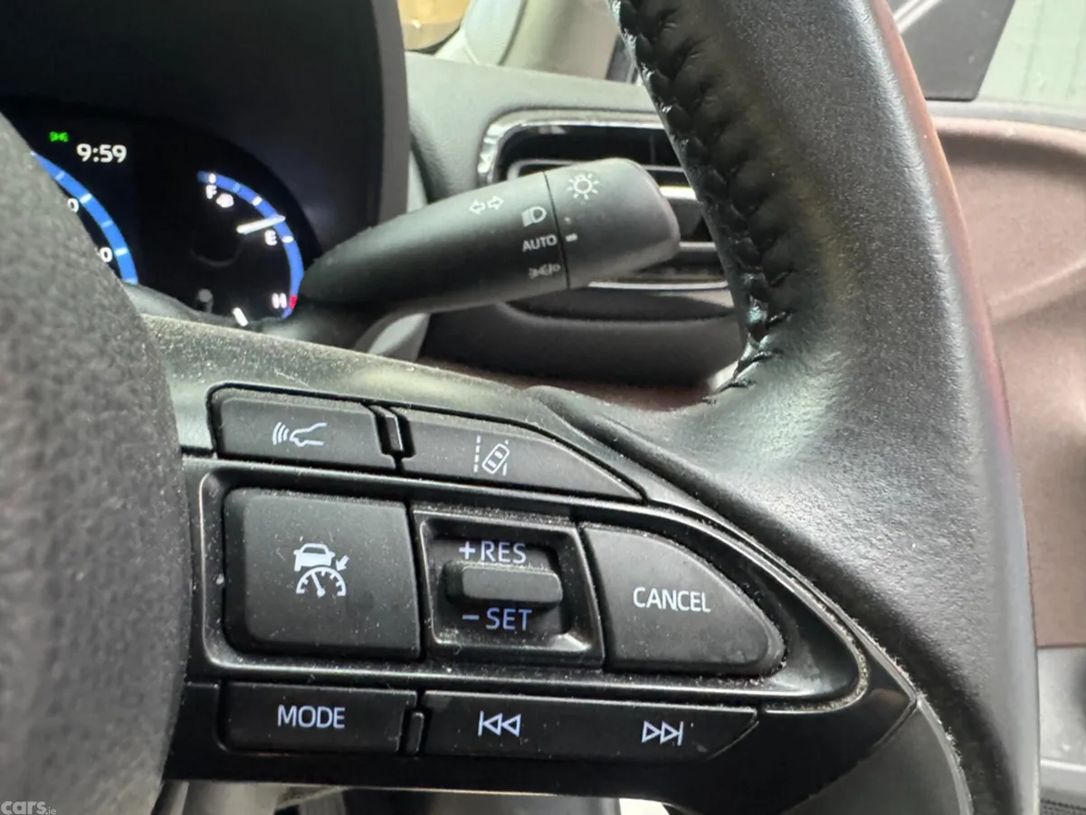 Toyota Yaris Cross SUV, Petrol Hybrid, 2021, White