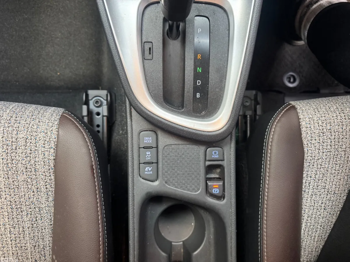 Toyota Yaris Cross SUV, Petrol Hybrid, 2021, White