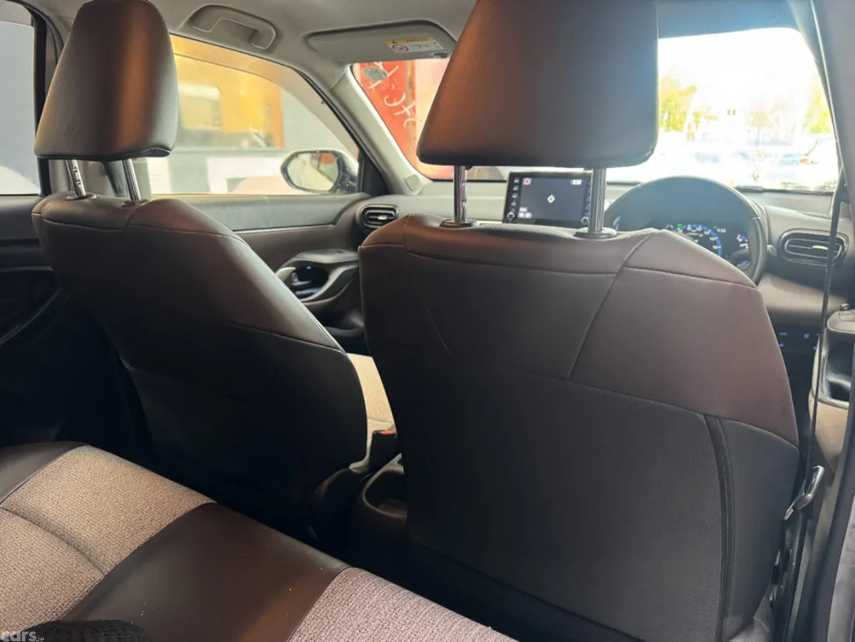 Toyota Yaris Cross SUV, Petrol Hybrid, 2021, White
