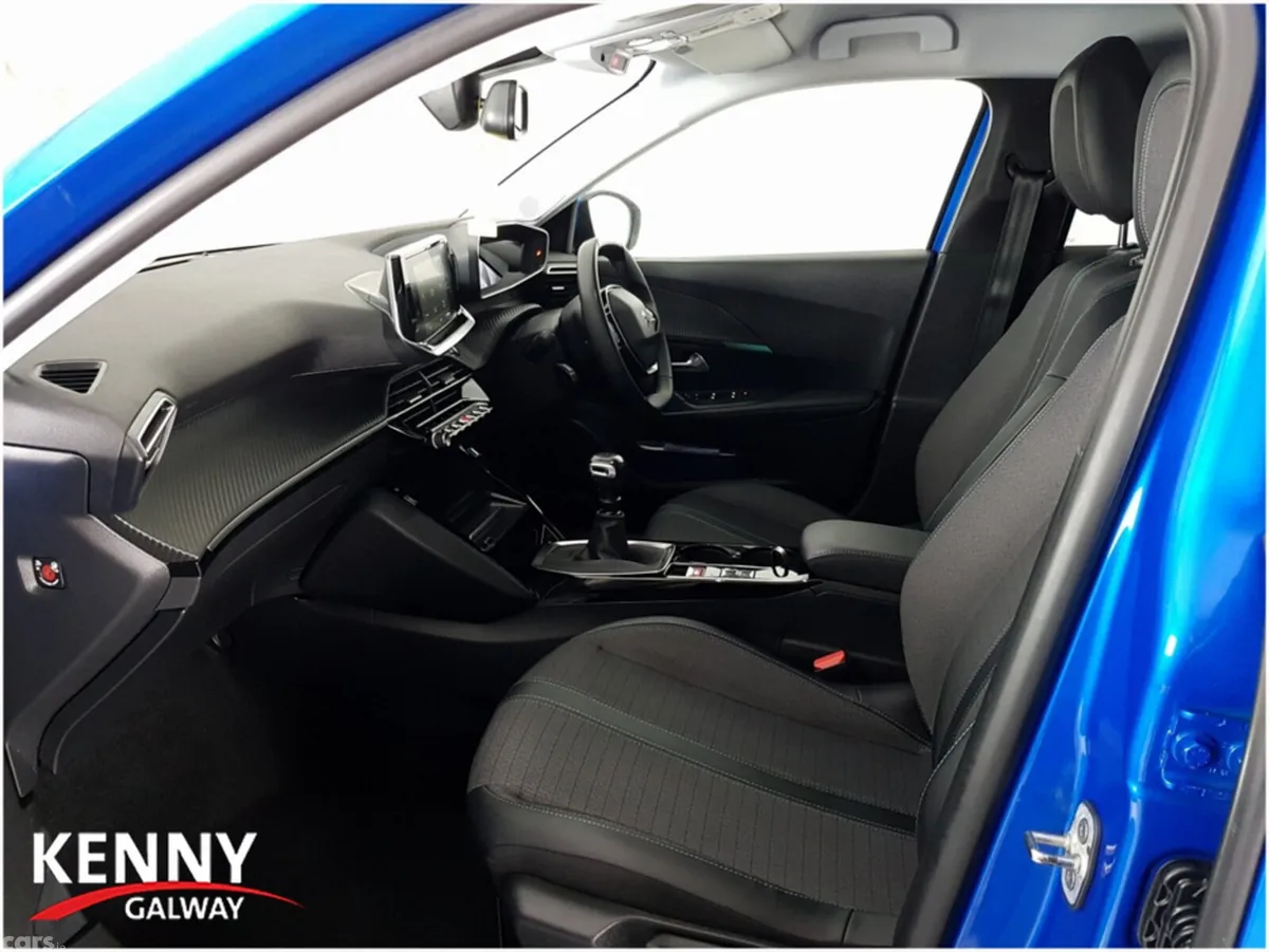 Peugeot 2008 MPV, Petrol, 2022, Blue