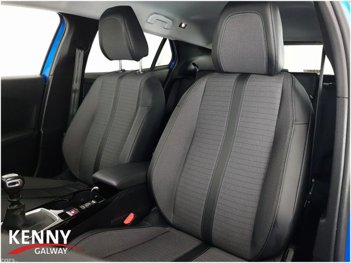 Peugeot 2008 MPV, Petrol, 2022, Blue