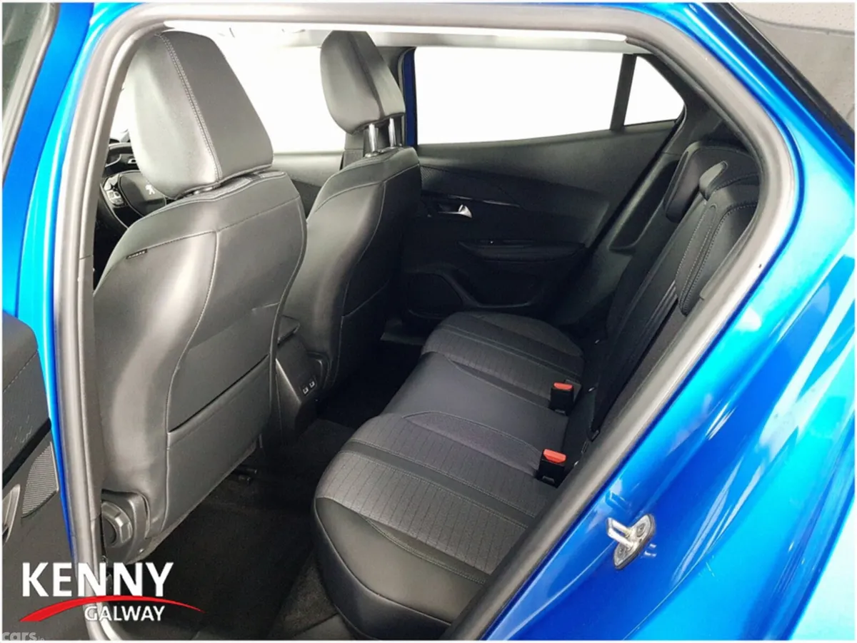Peugeot 2008 MPV, Petrol, 2022, Blue