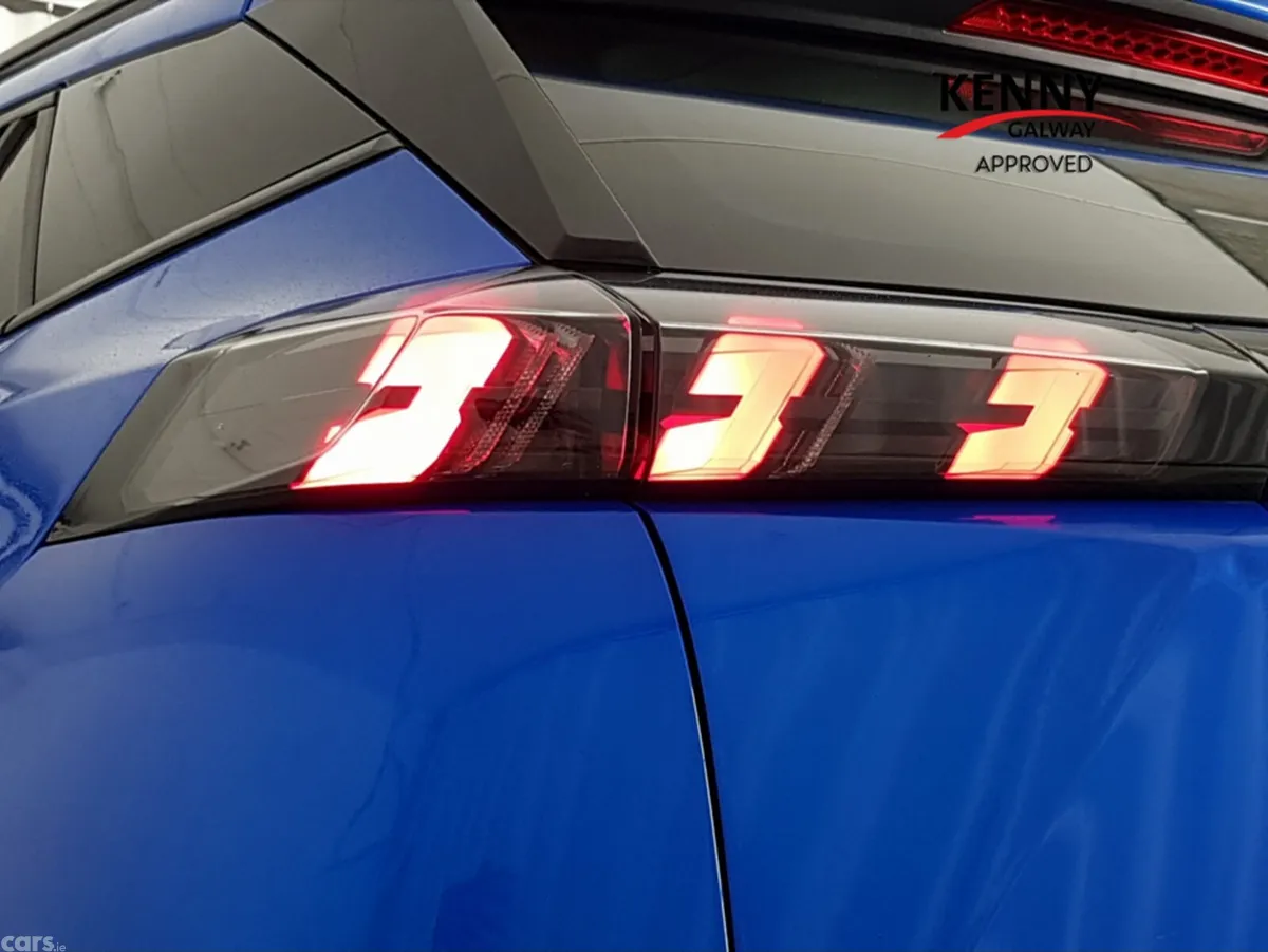 Peugeot 2008 MPV, Petrol, 2022, Blue