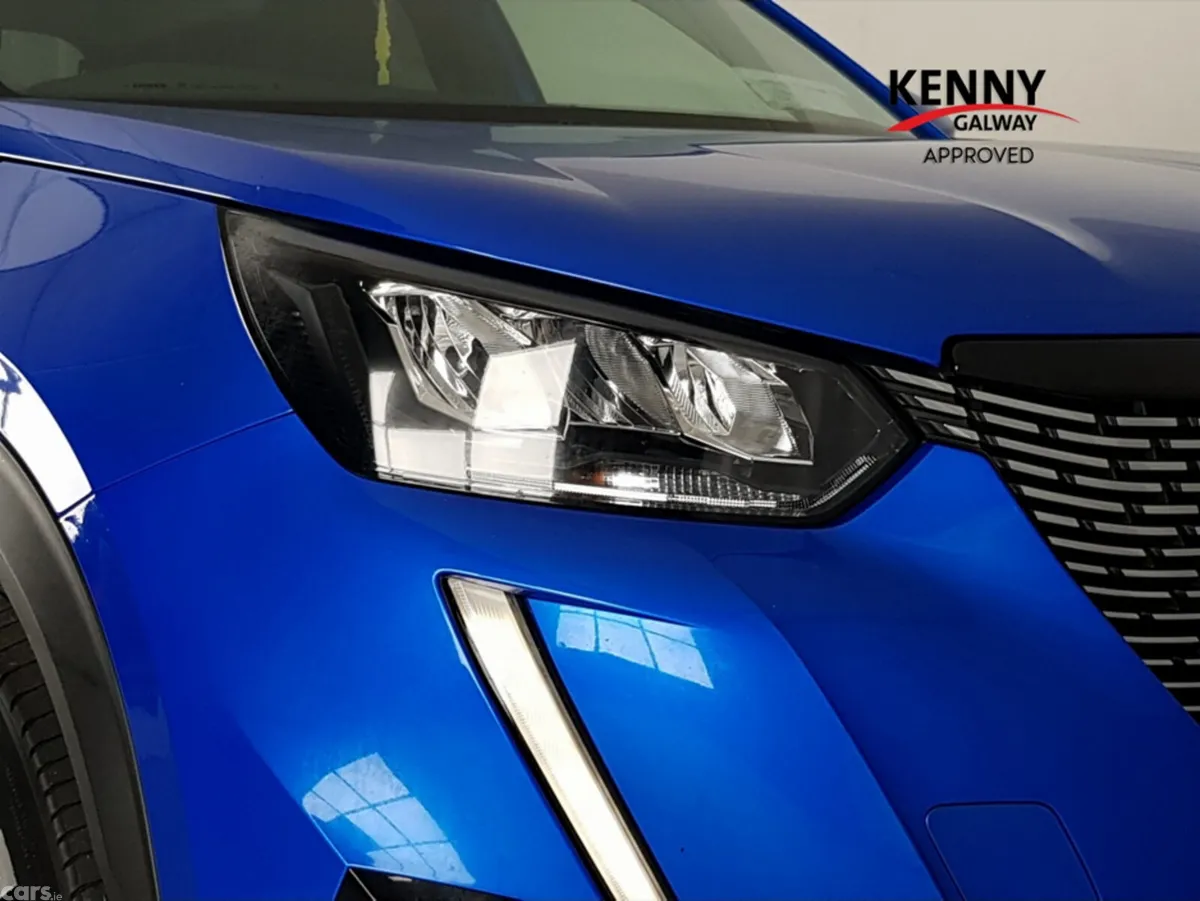 Peugeot 2008 MPV, Petrol, 2022, Blue