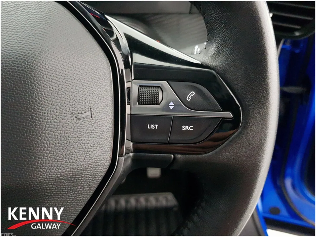 Peugeot 2008 MPV, Petrol, 2022, Blue