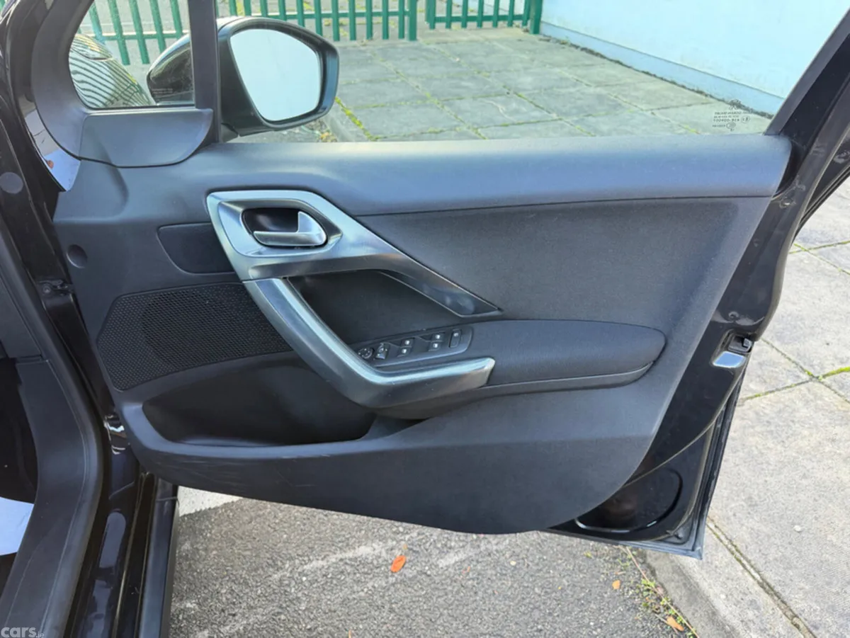 Peugeot 2008 Hatchback, Petrol, 2018, Black