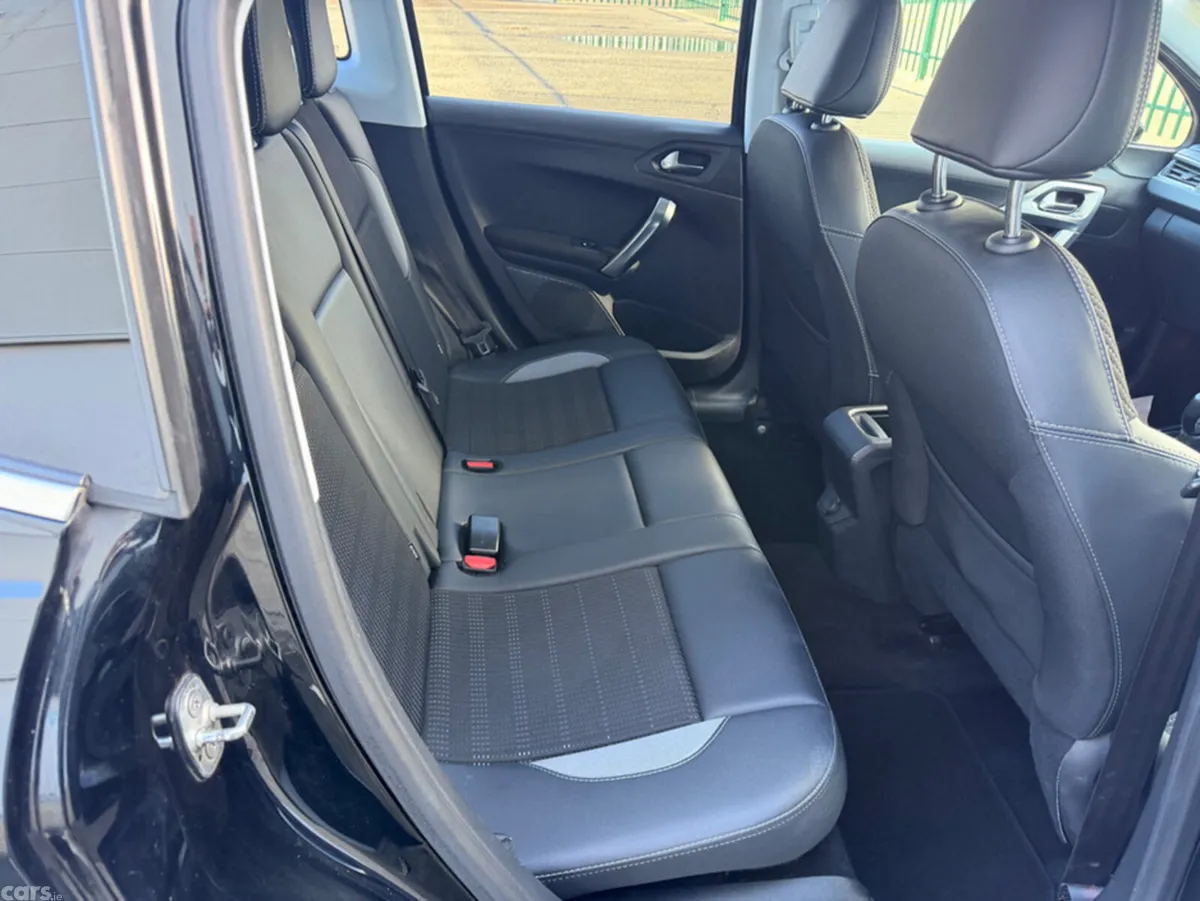 Peugeot 2008 Hatchback, Petrol, 2018, Black