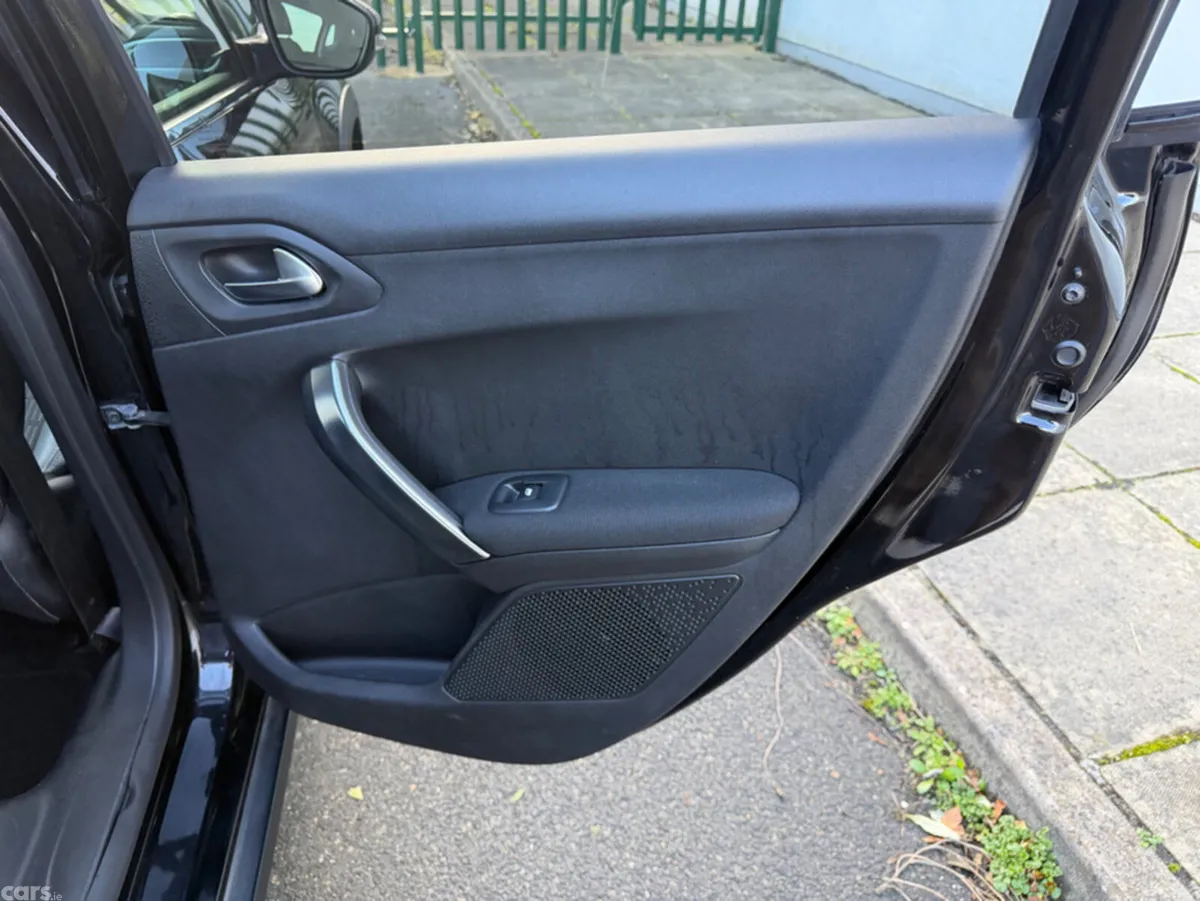 Peugeot 2008 Hatchback, Petrol, 2018, Black