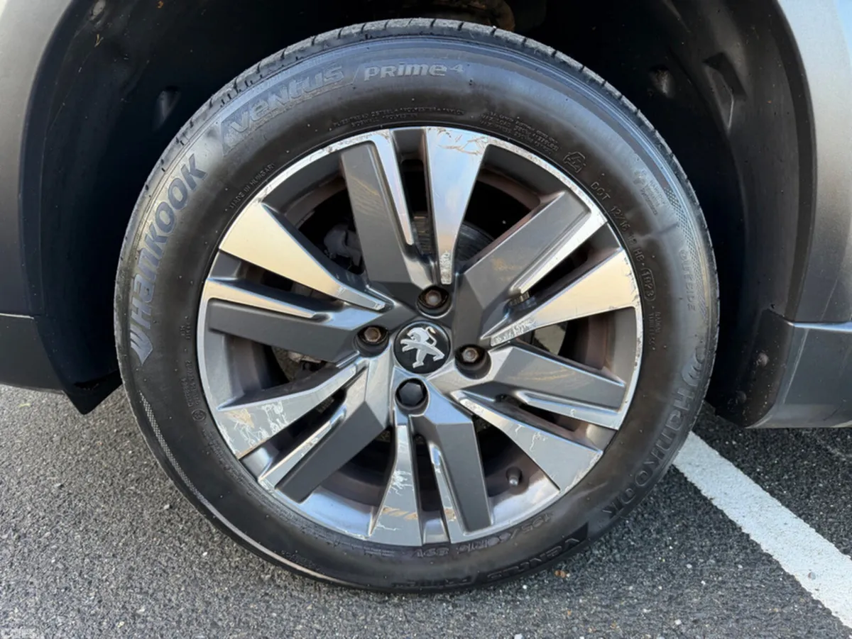 Peugeot 2008 Hatchback, Petrol, 2018, Black