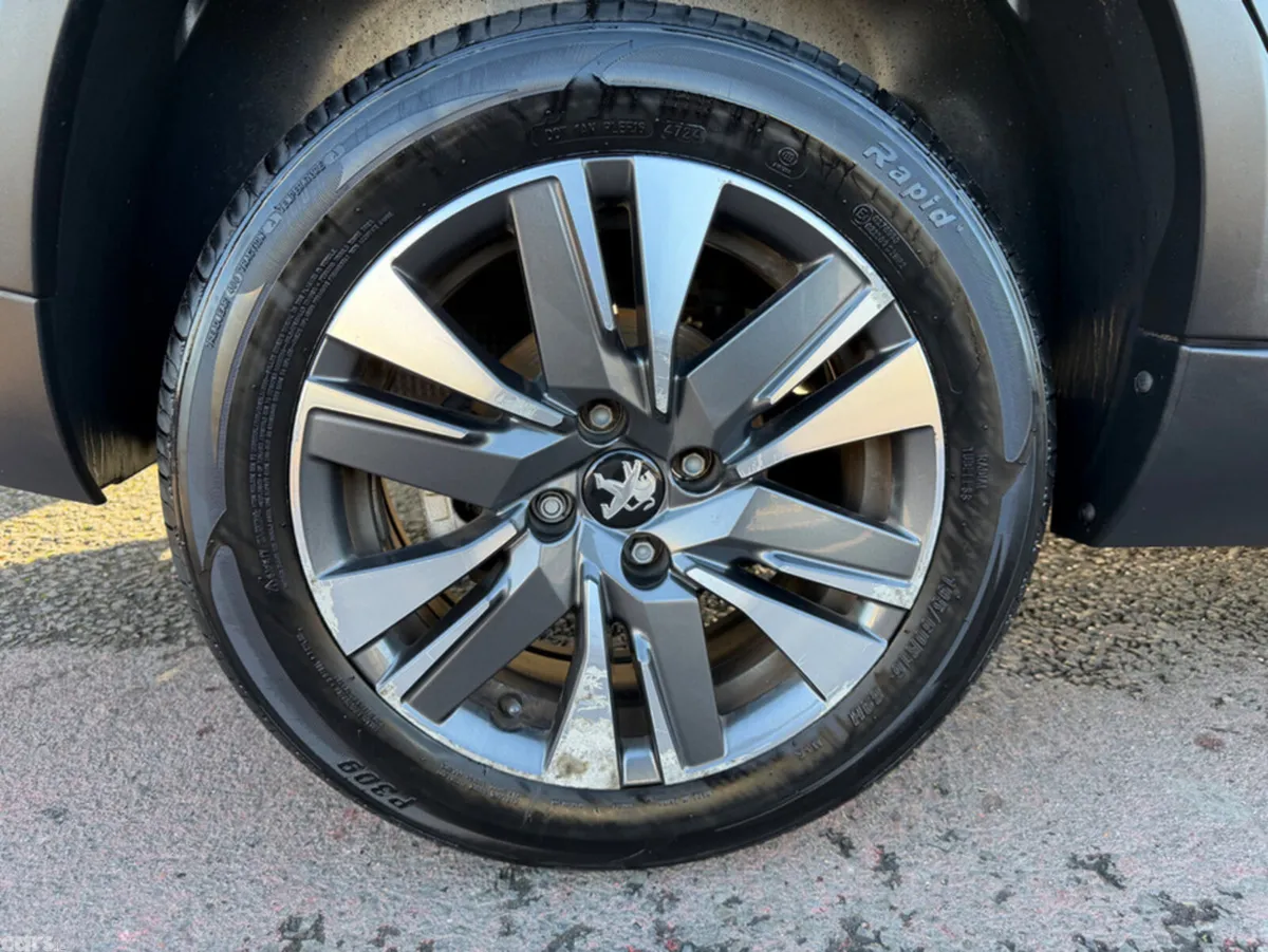 Peugeot 2008 Hatchback, Petrol, 2018, Black