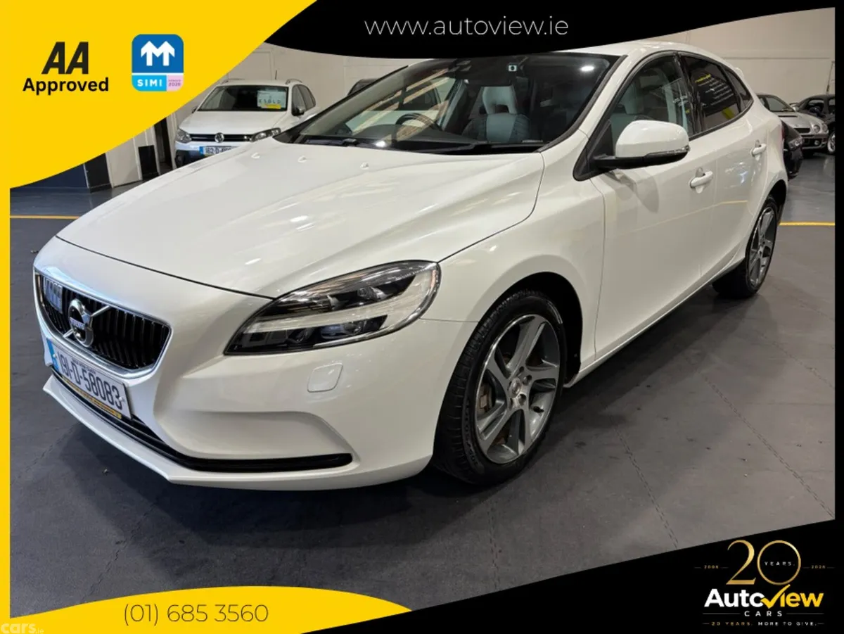 Volvo V40 Hatchback, Diesel, 2019, White