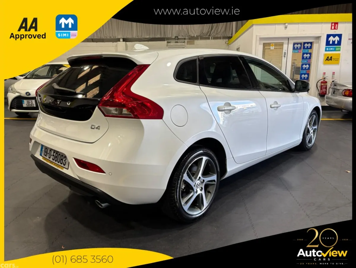 Volvo V40 Hatchback, Diesel, 2019, White