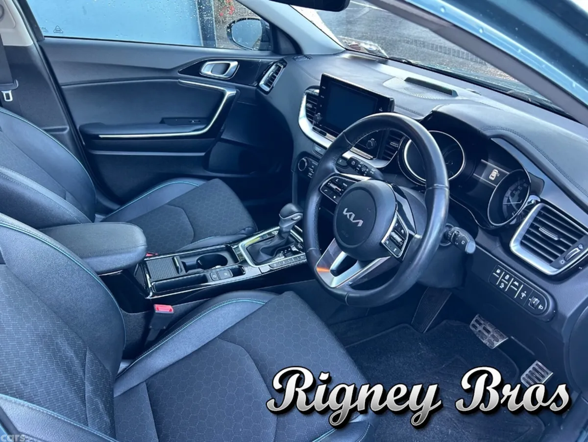 Kia XCeed Hatchback, Petrol Plug-in Hybrid, 2023, Grey