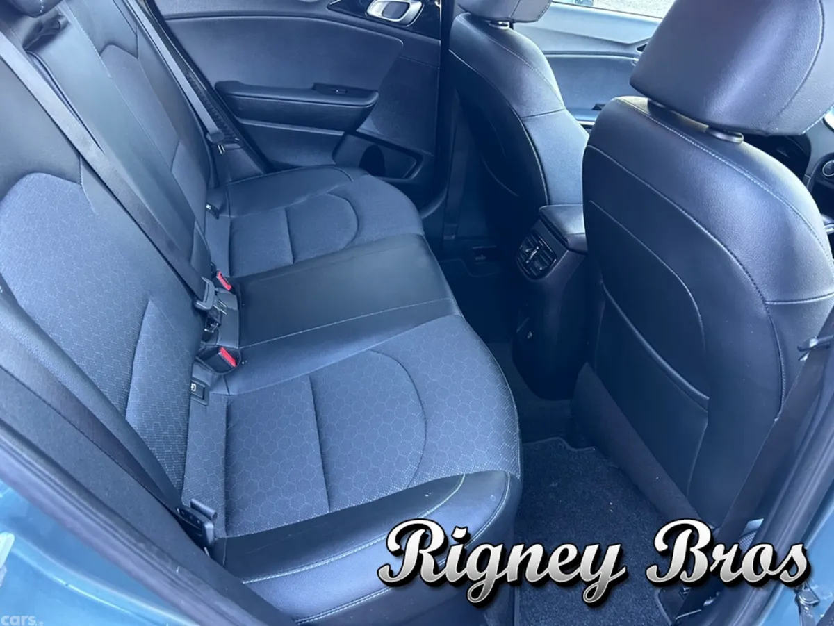 Kia XCeed Hatchback, Petrol Plug-in Hybrid, 2023, Grey