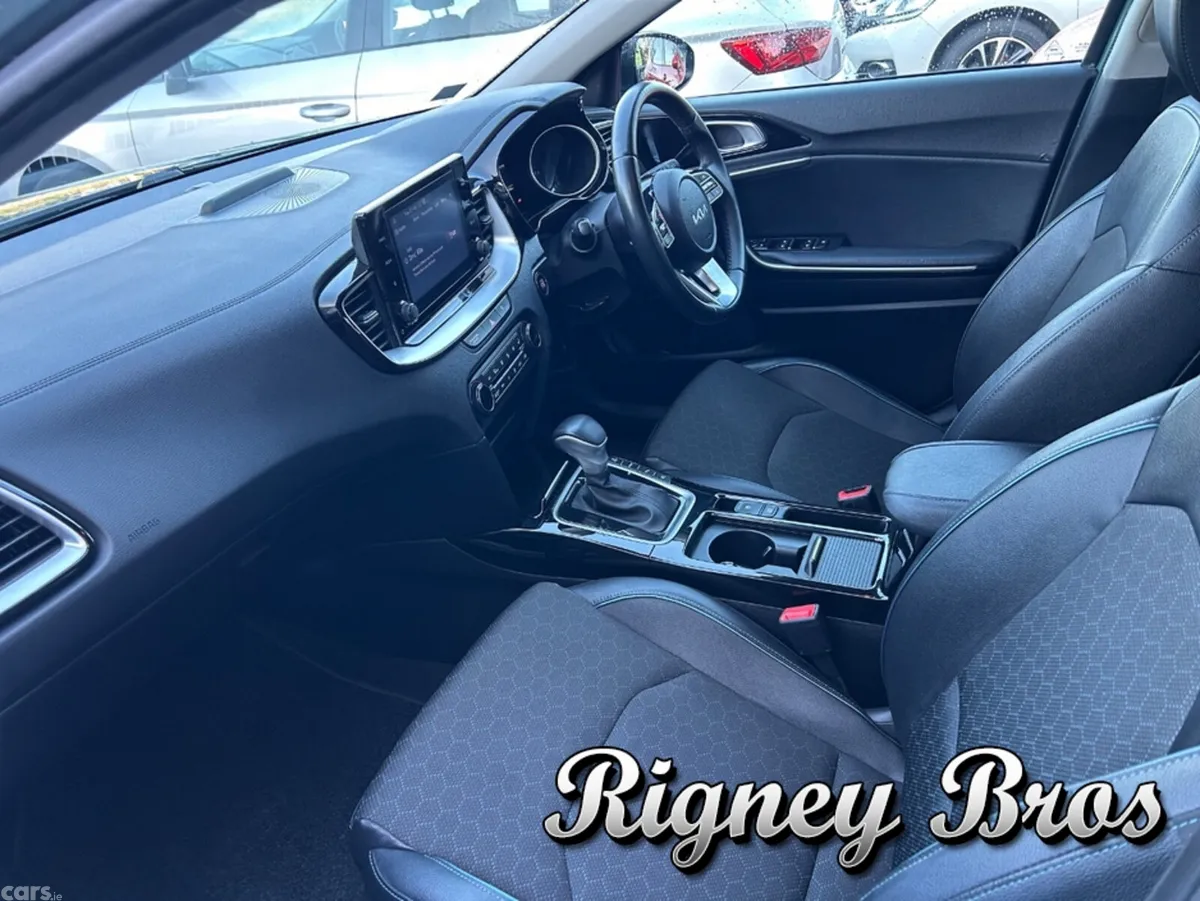 Kia XCeed Hatchback, Petrol Plug-in Hybrid, 2023, Grey
