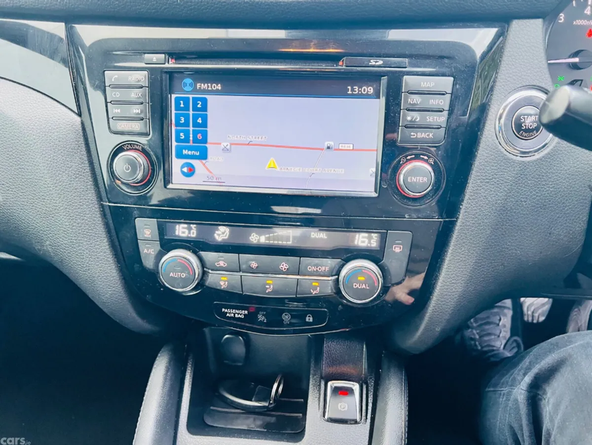 Nissan Qashqai MPV, Petrol, 2017, Grey