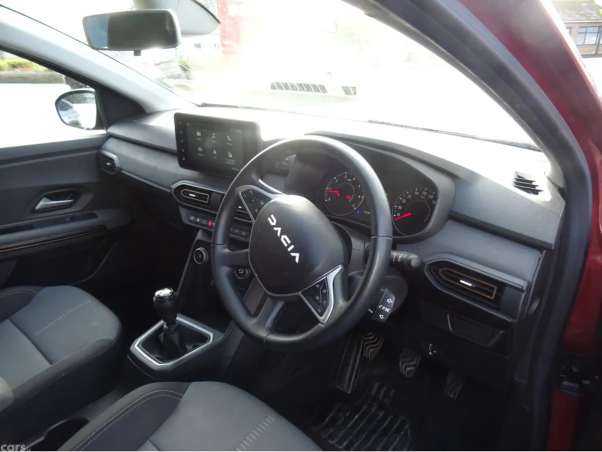 Dacia Jogger MPV, Petrol, 2024, Brown