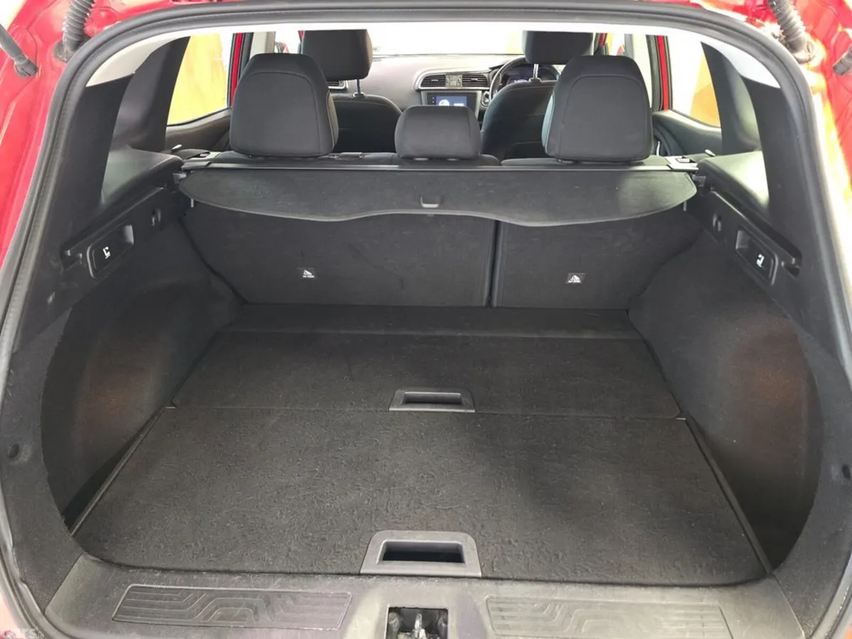 Renault Kadjar SUV, Petrol, 2022, Red