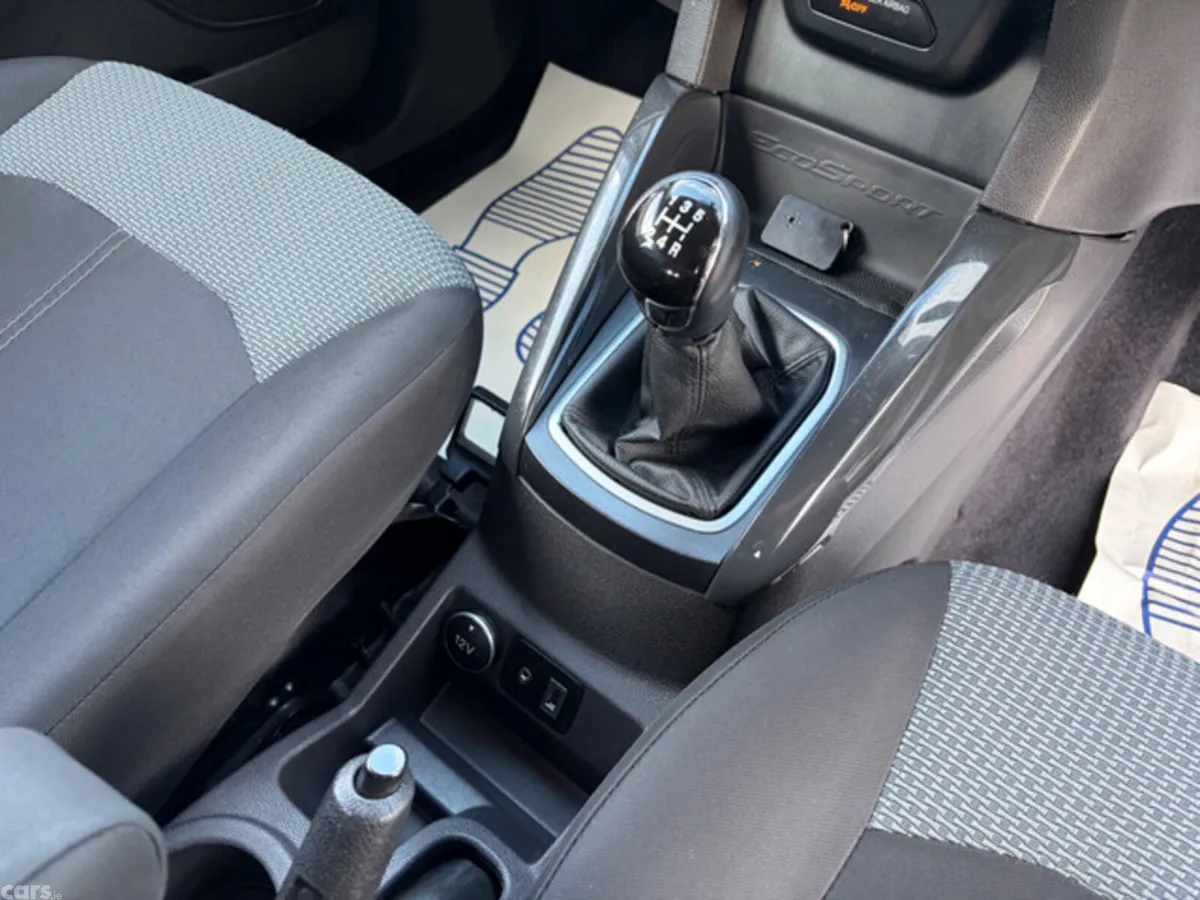 Ford EcoSport Hatchback, Petrol, 2016, Silver