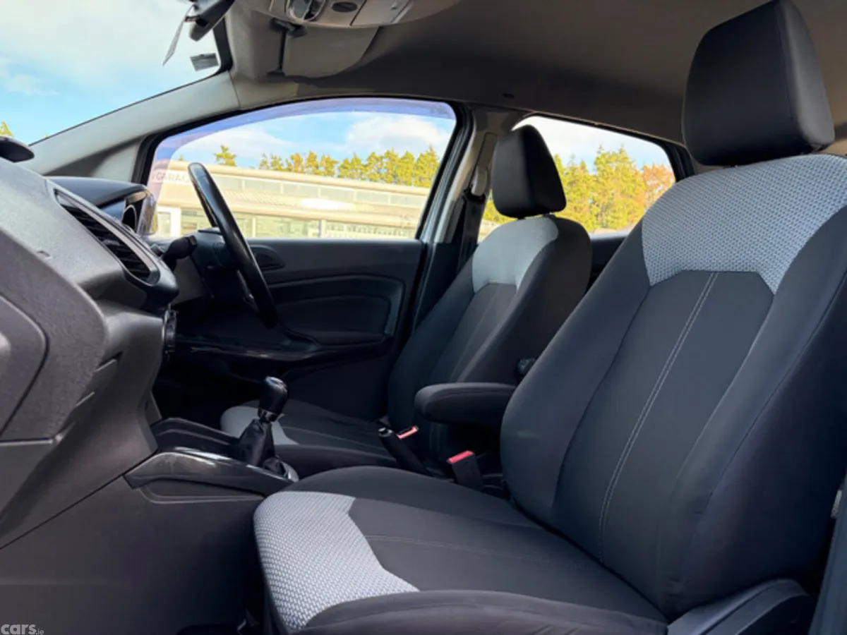 Ford EcoSport Hatchback, Petrol, 2016, Silver