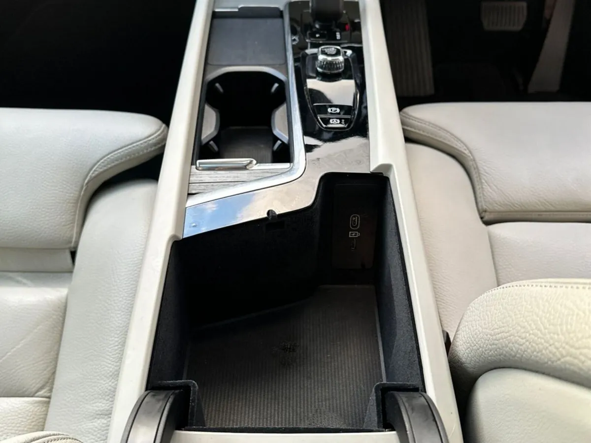 Volvo XC60 SUV, Petrol Plug-in Hybrid, 2023, Blue