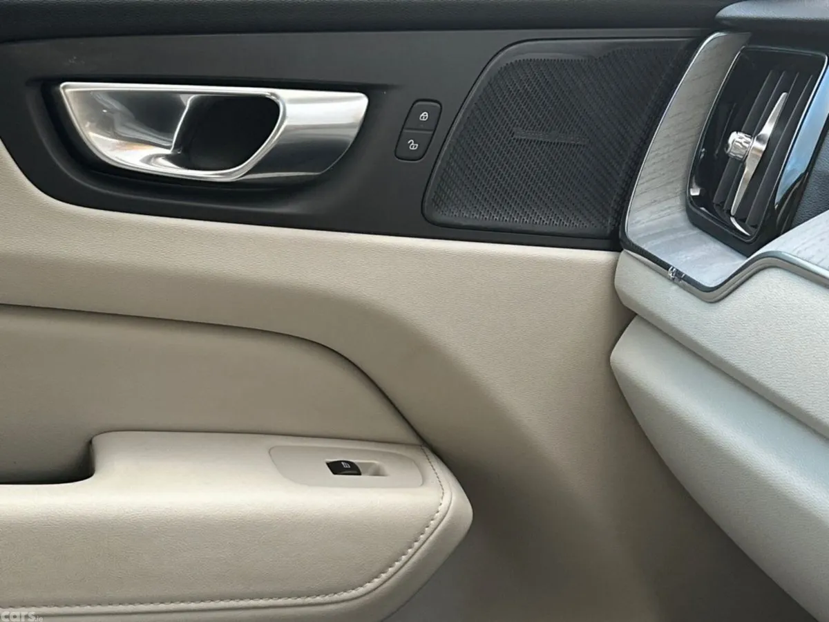 Volvo XC60 SUV, Petrol Plug-in Hybrid, 2023, Blue