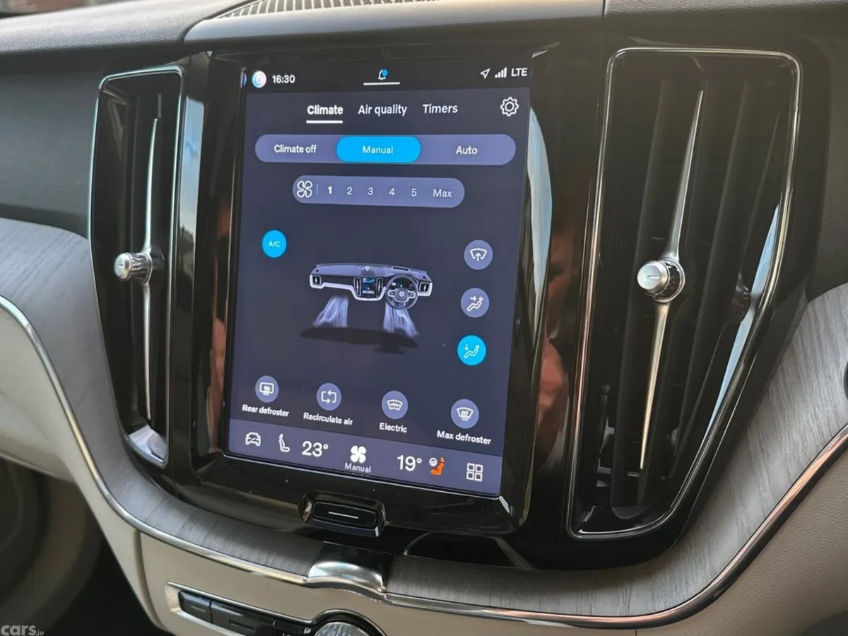 Volvo XC60 SUV, Petrol Plug-in Hybrid, 2023, Blue